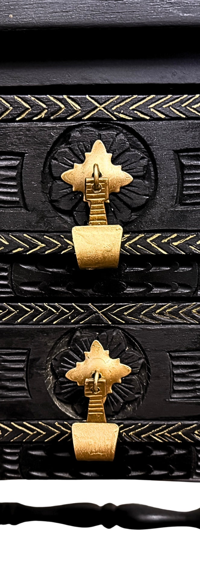 Mesa auxiliar, estilo popular Español tallada 1900-1930